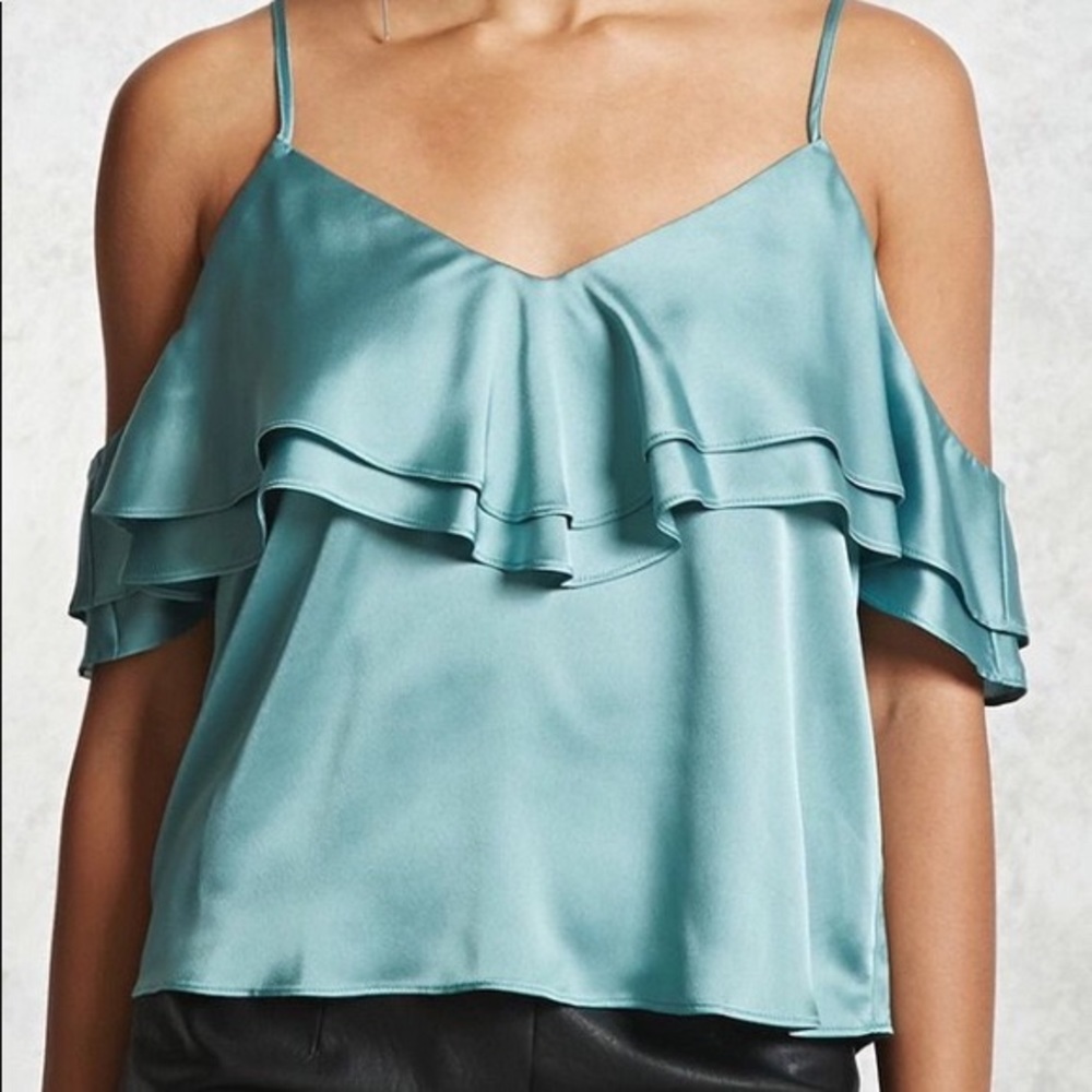 NWOT Forever 21 off the shoulder shirt